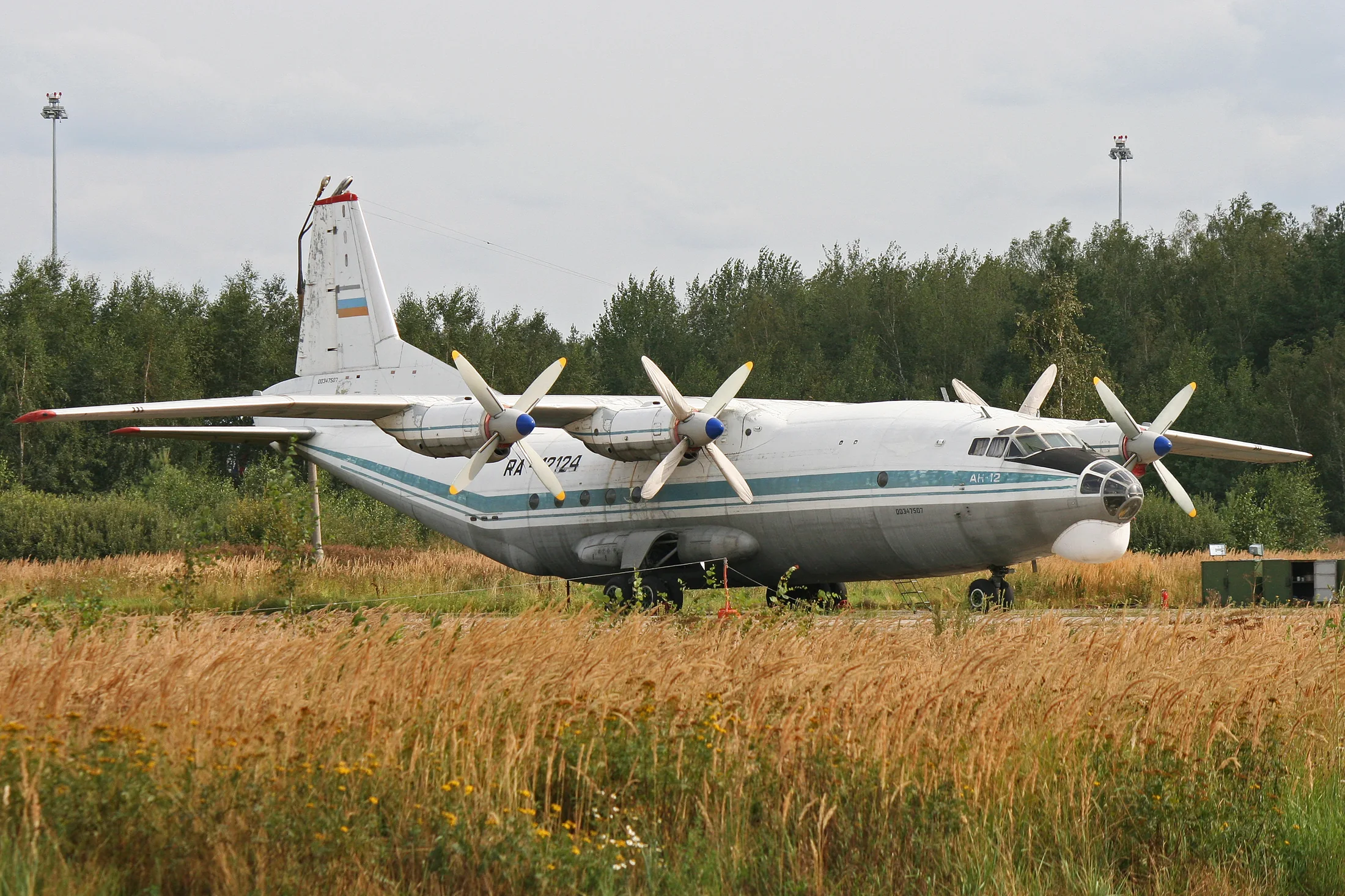 Representative view of Antonov An-12BK-PPS electronic-warfare conversion family.