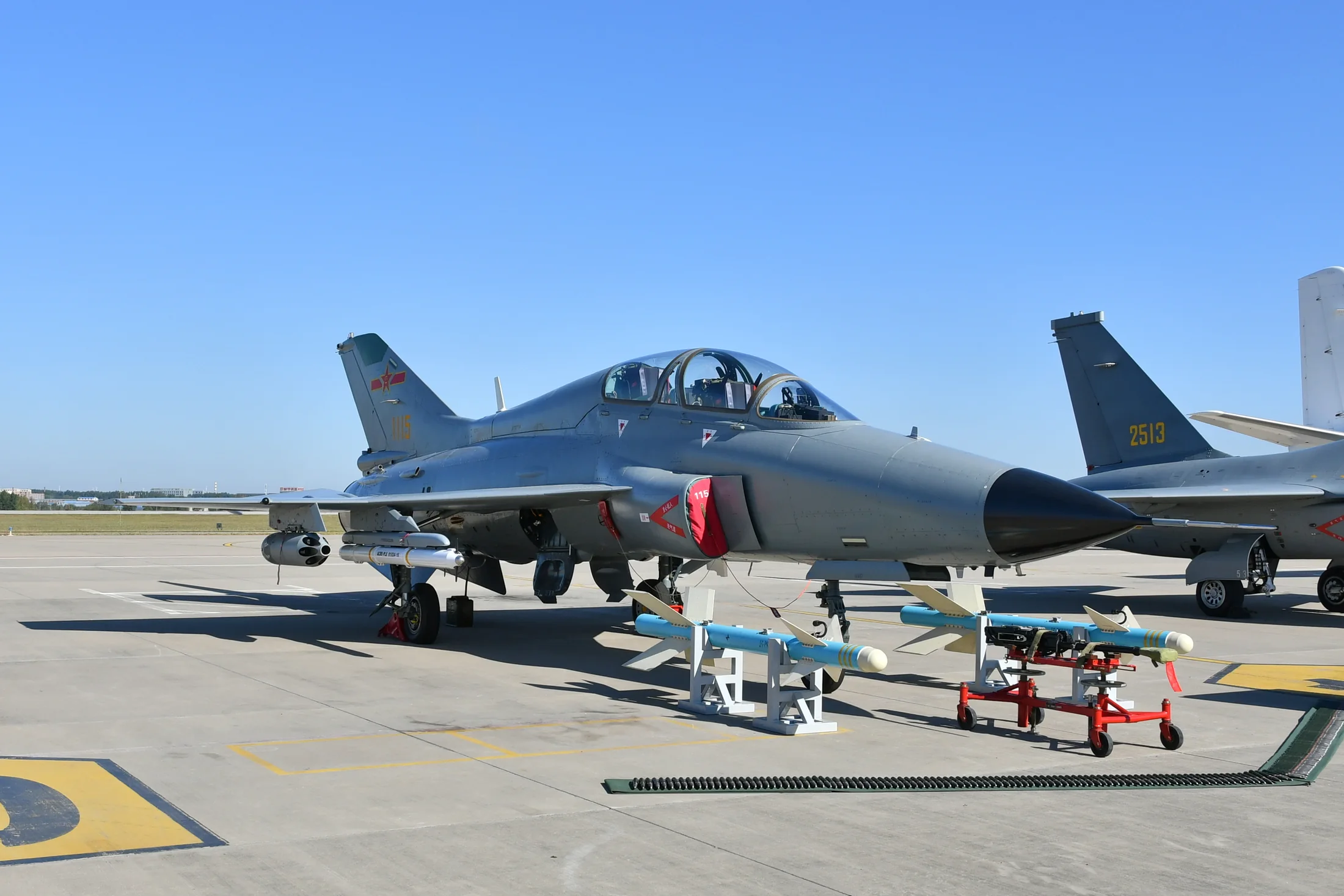Representative view of Guizhou JL-9 / FTC-2000 armed family.